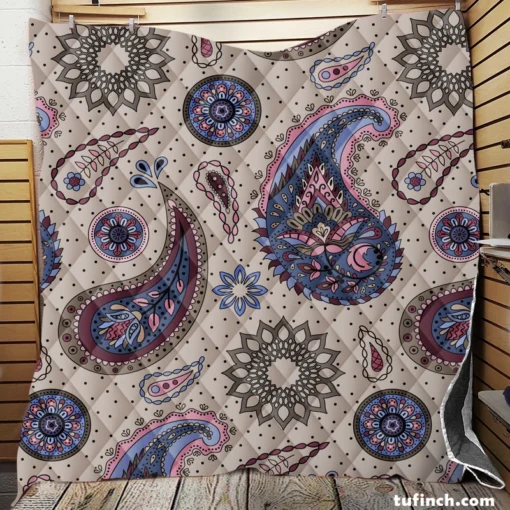 Aesthetic Beautiful Purple Paisley Quilt Blanket