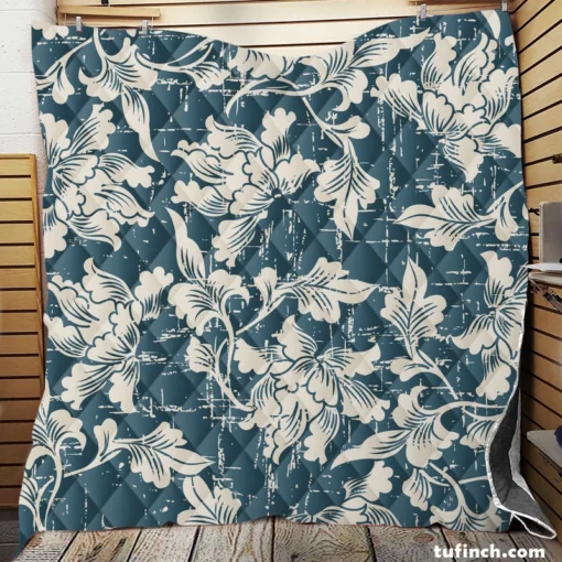 Antique White Flower Toile Quilt Blanket