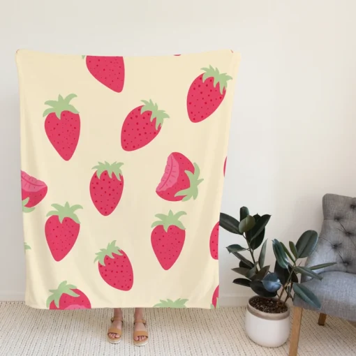 Cartoon Strawberry Fruit Pattern Fleece Blanket