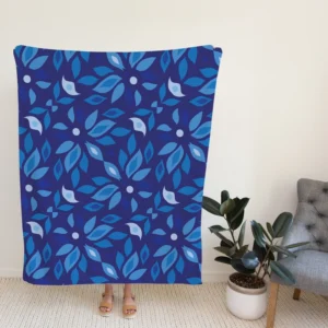 Elegant Blue Floral Pattern Fleece Blanket