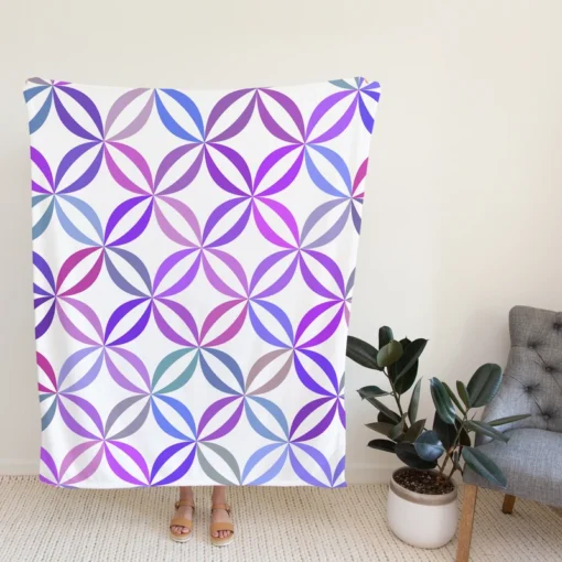 Geometric Floral Gradient Pattern Fleece Blanket