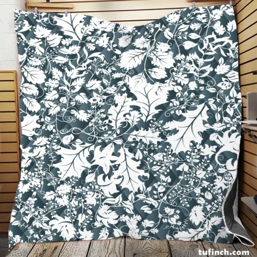 Hollybush Leaf Toile Pattern Quilt Blanket