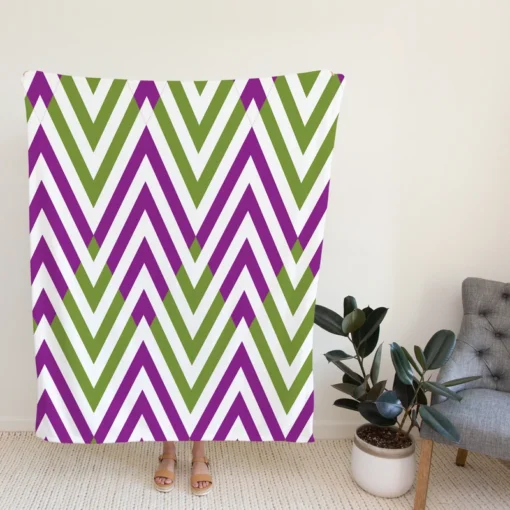 Horizontal Zigzag Chevron Stripes Fleece Blanket