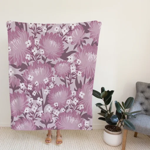 Purple Labyrinth Dahlia Flower Toile Fleece Blanket