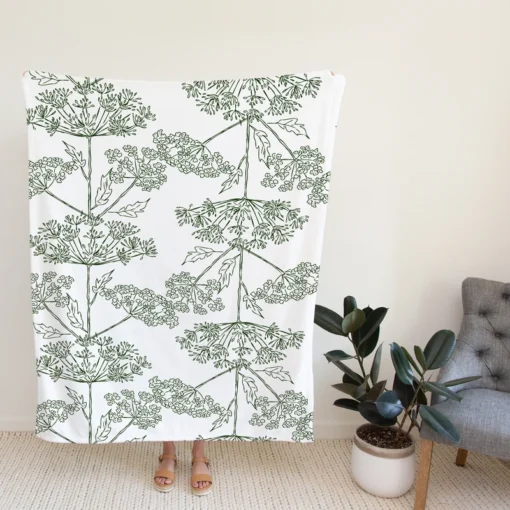 Queen Anne's Lace Floral Pattern Fleece Blanket